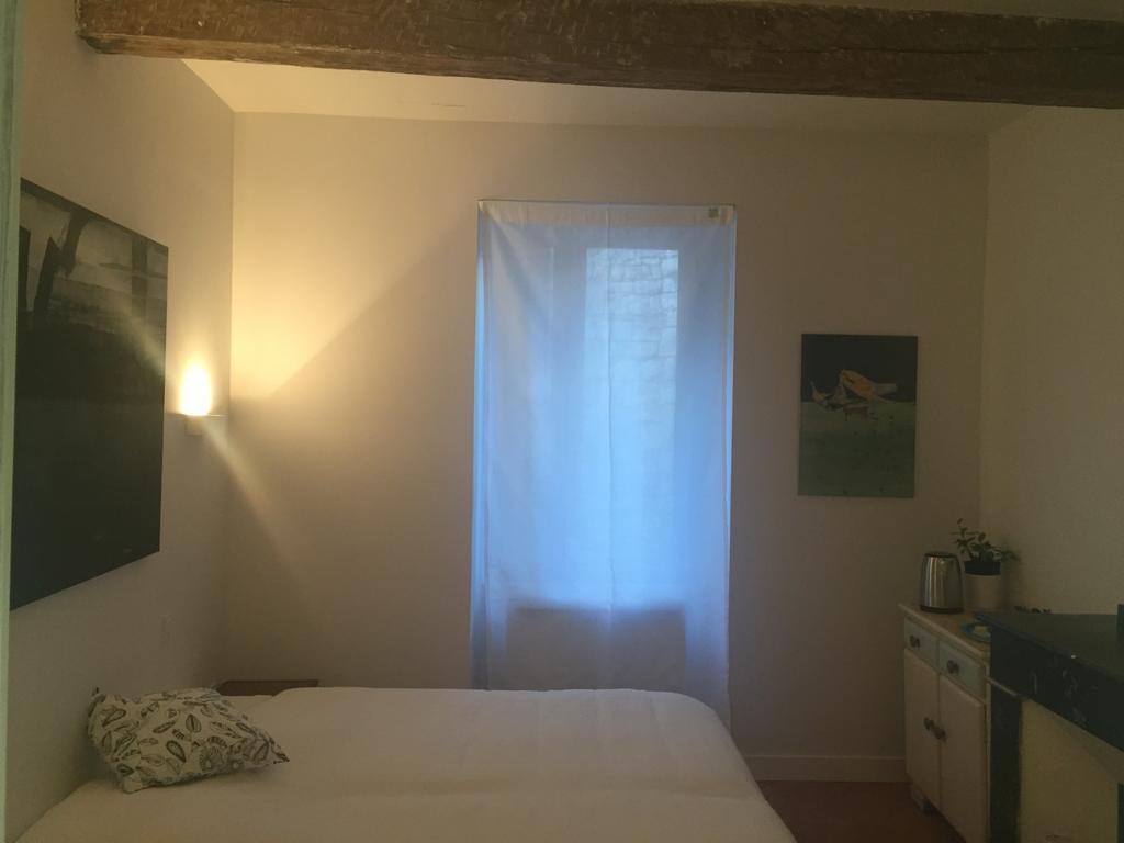 B&B Le Chat Qui Dort Montricoux Ruang foto