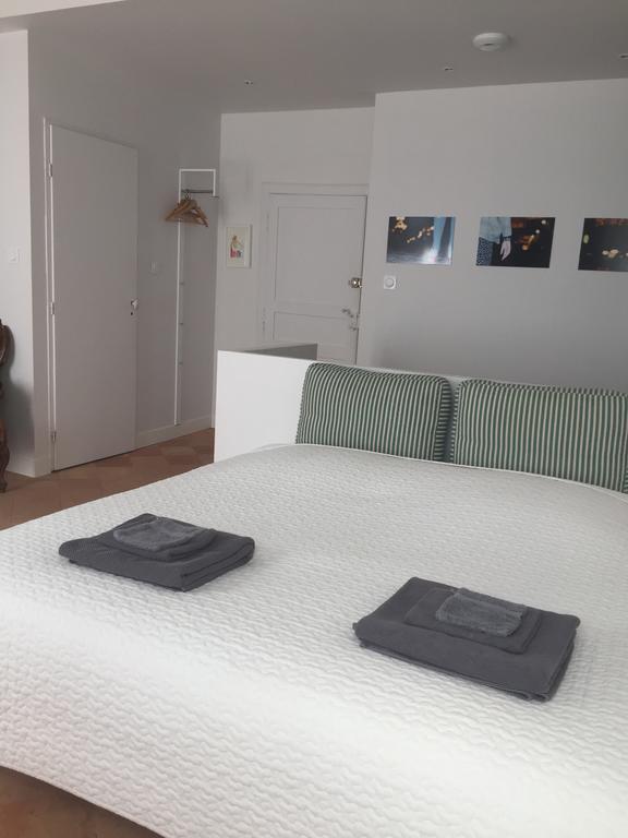 B&B Le Chat Qui Dort Montricoux Bagian luar foto