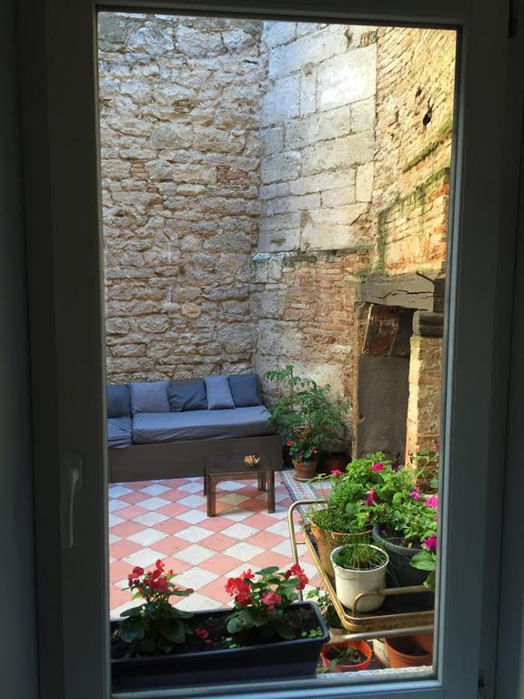B&B Le Chat Qui Dort Montricoux Bagian luar foto