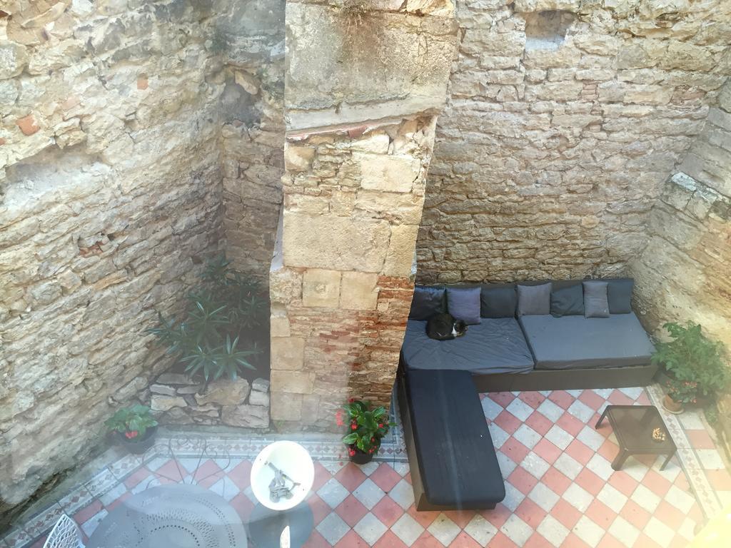 B&B Le Chat Qui Dort Montricoux Bagian luar foto